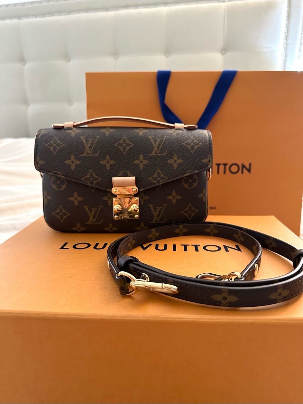 Louis Vuitton Pochette Metis East West Crossbody in Monogram Canvas